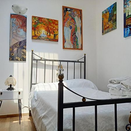 Casa Moonlight Apartment Монополи Екстериор снимка